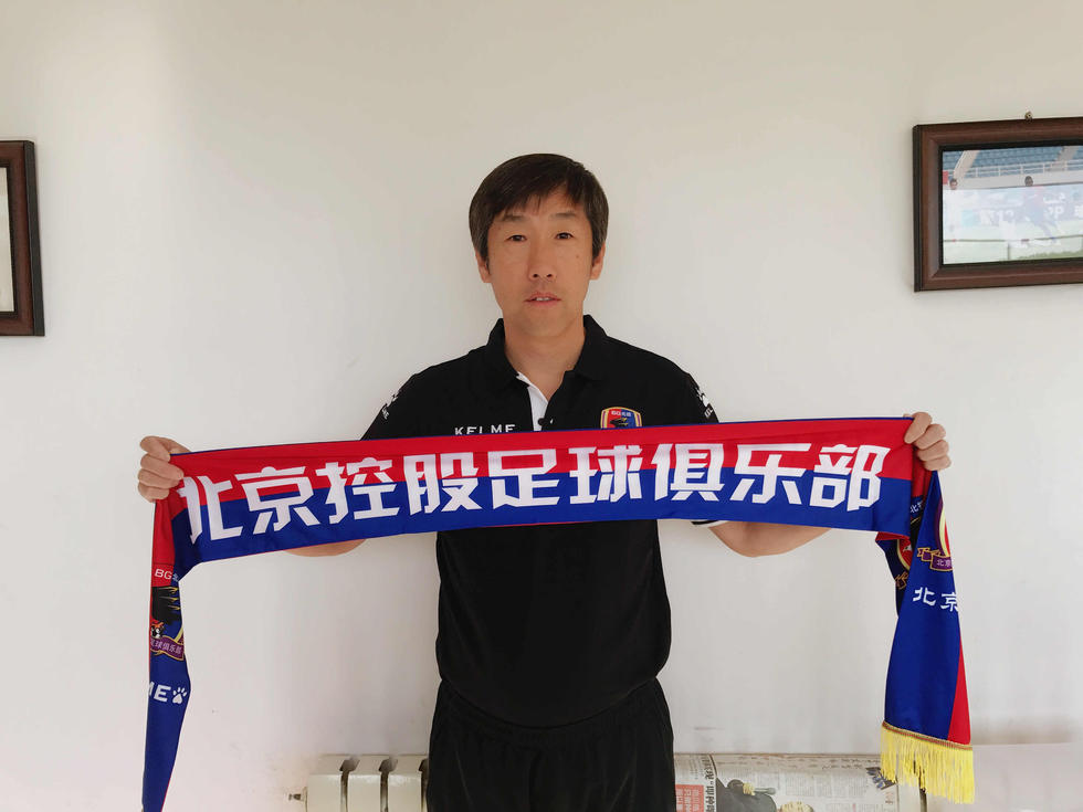 孙宏伟看到萧初然心里也是震惊不已。